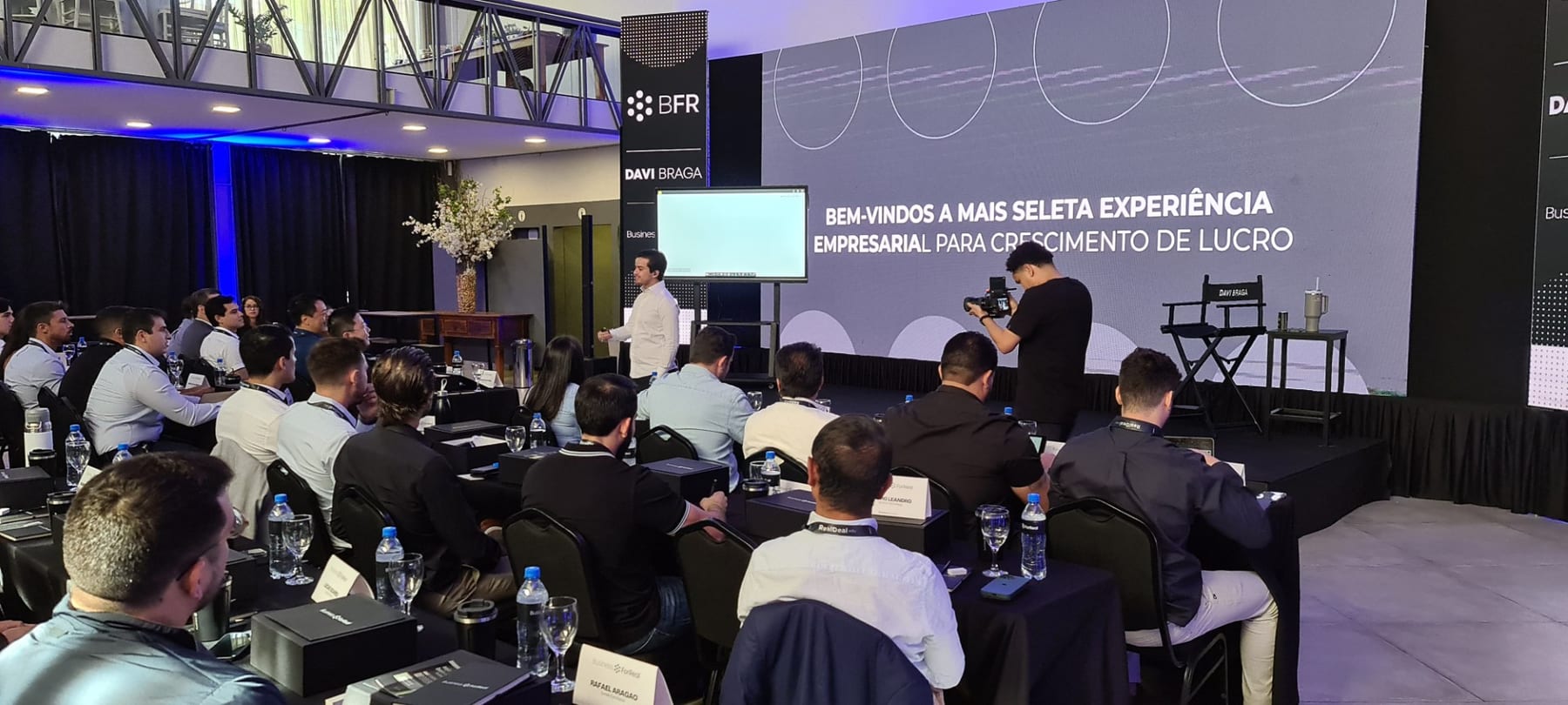 Plateia em evento corporativo