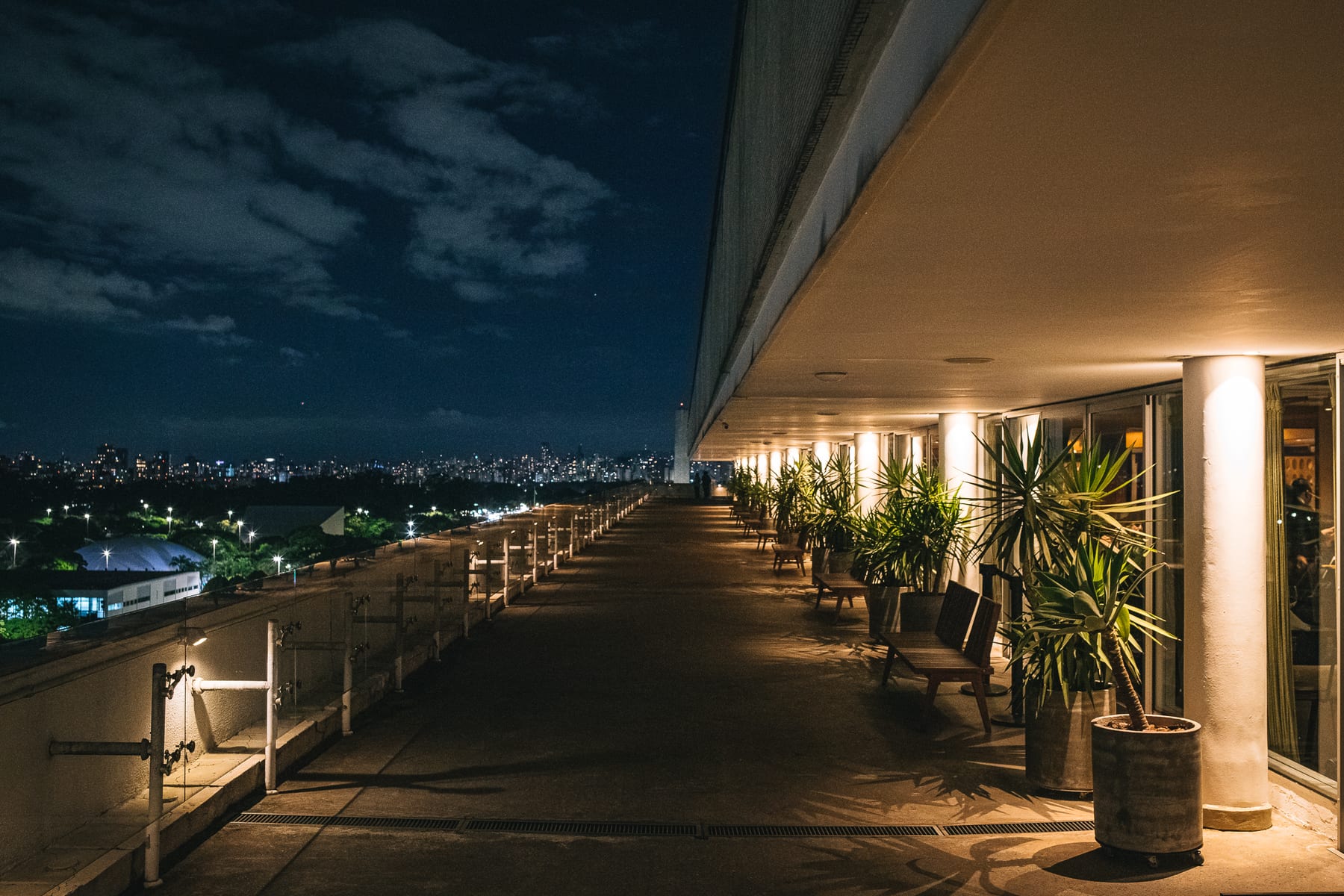 Rooftop Brasil ao entardecer